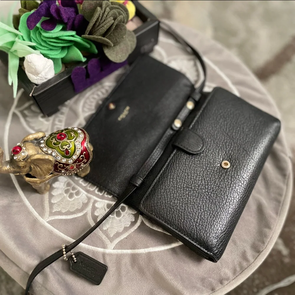 Coach Wristlet Wallet / Smartphone Crossbody - Picture 4 of 14